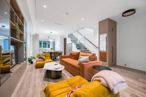 Stylish Retreat in Van's Prime Location